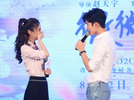 Angela Baby ôm ấp trai trẻ sau tin đồn mang bầu - Ảnh 5 Angela Baby om ap trai tre sau tin don mang bau - Anh 5