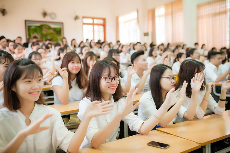 Các nữ sinh Trường ĐH Kinh tế và Quản trị Kinh doanh Thái Nguyên Các nữ sinh Trường ĐH Kinh tế và Quản trị Kinh doanh Thái Nguyên