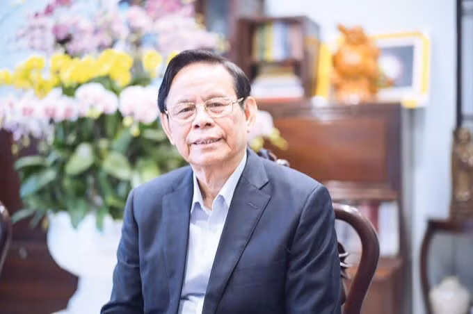 Nhà thơ Nguyễn Hồng Vinh.