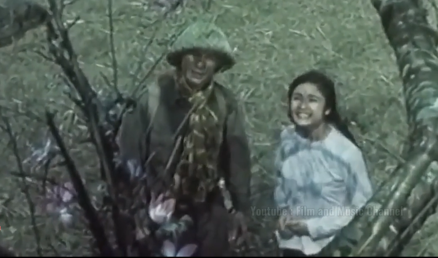 Một cảnh trong phim &apos;Hoa ban đỏ&apos;. Ảnh chụp từ màn hình.