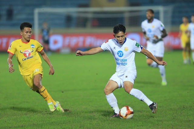 Hồng Duy tái ngộ đội bóng cũ Hoàng Anh Gia Lai... Hồng Duy tái ngộ đội bóng cũ Hoàng Anh Gia Lai...