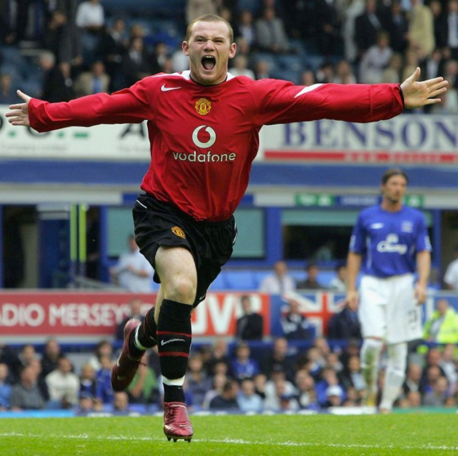 ...với huyền thoại Wayne Rooney thời trẻ. ...với huyền thoại Wayne Rooney thời trẻ.