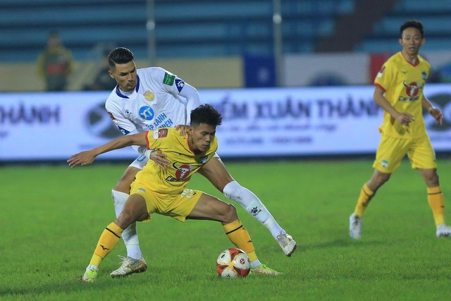 Thép Xanh Nam Định hòa đội bóng phố Núi 2-2 ở vòng 3 V.League 2023. Thép Xanh Nam Định hòa đội bóng phố Núi 2-2 ở vòng 3 V.League 2023.