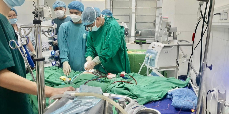 Bệnh viện Đa khoa tỉnh Sơn La liên kết với Bệnh viện tuyến trung ương, cứu chữa cho bệnh nhân nguy kịch.