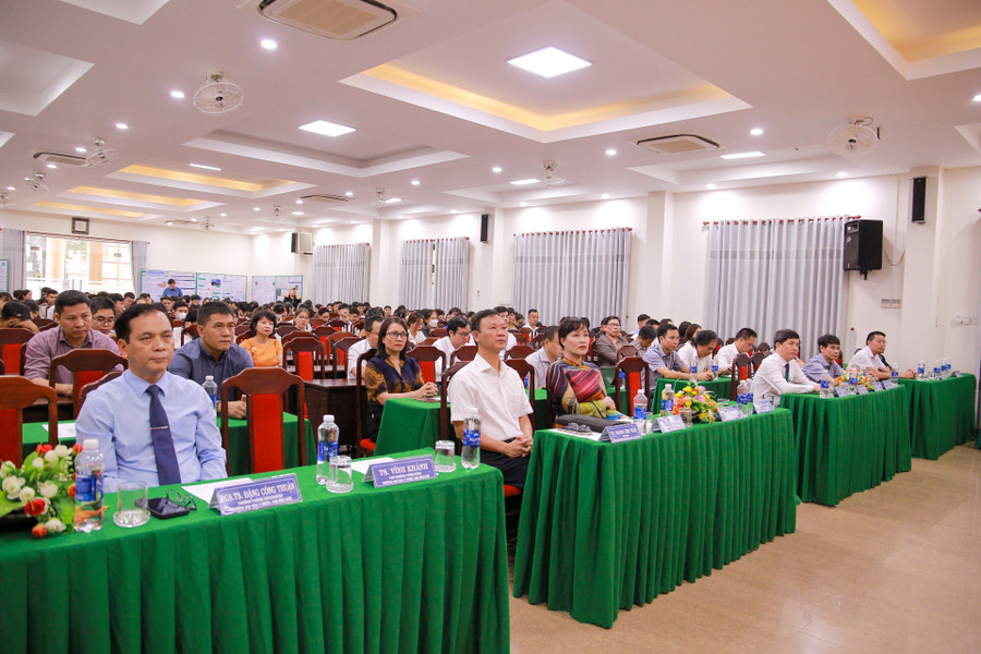 Các đại biểu, khách mời tham dự hội nghị “Sinh viên nghiên cứu khoa học năm 2023”.