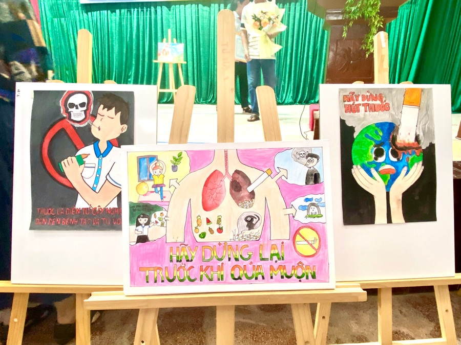 Nội dung các bức tranh được các em học sinh sáng tạo đa dạng và phong phú.
