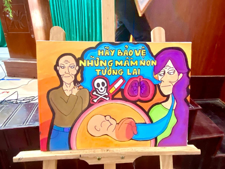 Nội dung các bức tranh được các em học sinh sáng tạo đa dạng và phong phú.