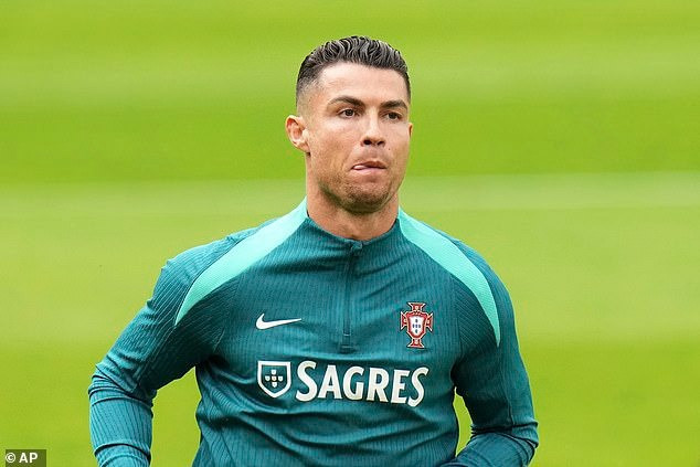 Kỷ lục trước đây do Ronaldo nắm giữ (ảnh) đã tồn tại được 16 năm. Kỷ lục trước đây do Ronaldo nắm giữ (ảnh) đã tồn tại được 16 năm.