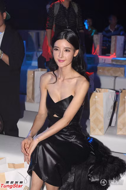 Sau khi "trùng tu nhan sắc", mỹ nhân Hoa ngữ xuất hiện với khuôn mặt biến dạng ảnh 4