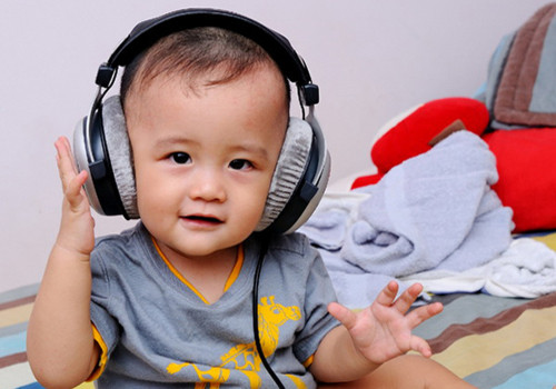 6 chiêu “không tưởng” dỗ trẻ “ăn vạ” nín ngay lập tức ảnh 2 6 chiêu