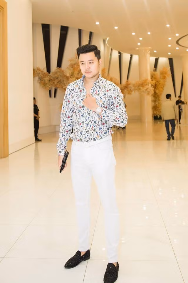 Vũ Hoàng Việt hiện kinh doanh bất động sản.