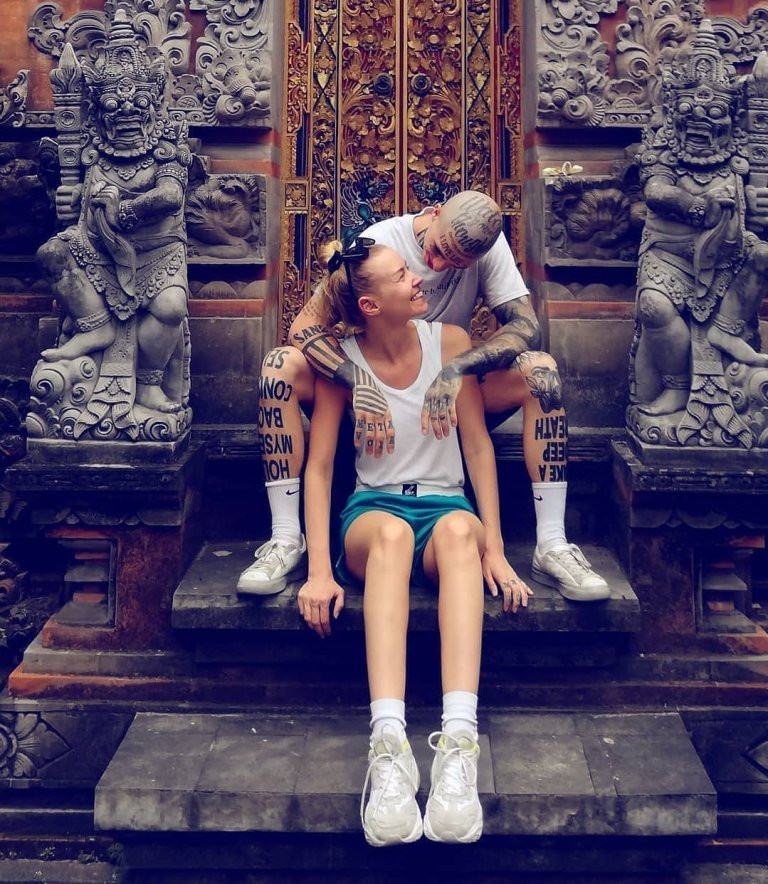 Họ đang được mẹ trợ cấp. Họ đang được mẹ trợ cấp.