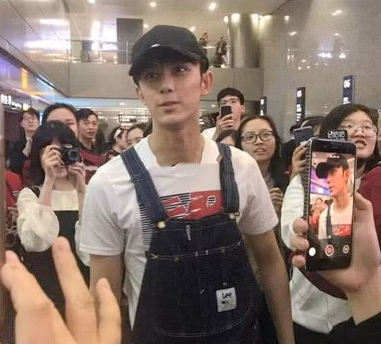 “Bóc mẽ” nhan sắc thật của các mỹ nam Cbiz qua những bức hình chụp vội ảnh 3