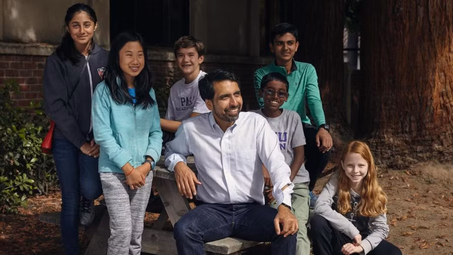 Hiện tượng toàn cầu: Thầy dạy toán có hàng triệu học sinh