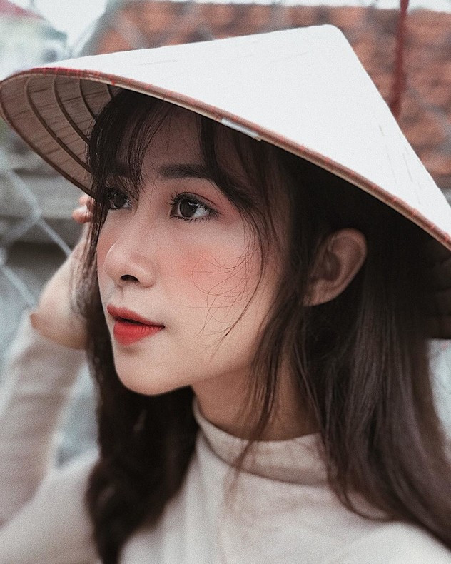  Ngoài thời gian học tập ở trường thì cô gái xinh đẹp này còn học nghề trang điểm và làm người mẫu ảnh để kiếm thêm thu nhập cũng như trang bị thêm những kỹ năng, kinh nghiệm sống bổ ích.