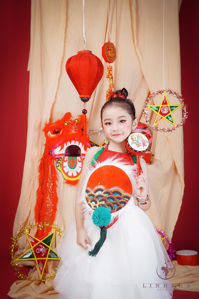 Bộ ảnh là một món quà Trung thu dành cho Sushi và tất cả các bạn nhỏ khác. Bộ ảnh là một món quà Trung thu dành cho Sushi và tất cả các bạn nhỏ khác.