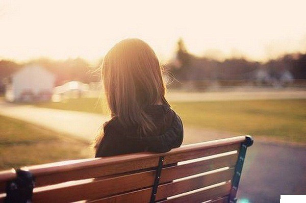 Ban đầu tôi nghĩ chắc anh ngại ngùng, sau tôi quan sát mới thấy anh sợ mẹ buồn nên mới có hành động như thế. (Ảnh minh họa).