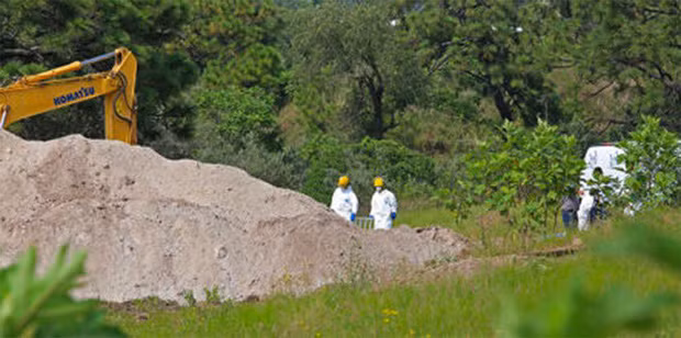 Cảnh sát đã tìm thấy 119 túi đen chứa nhiều phần thi thể của 44 nạn nhân dưới chiếc giếng sâu.