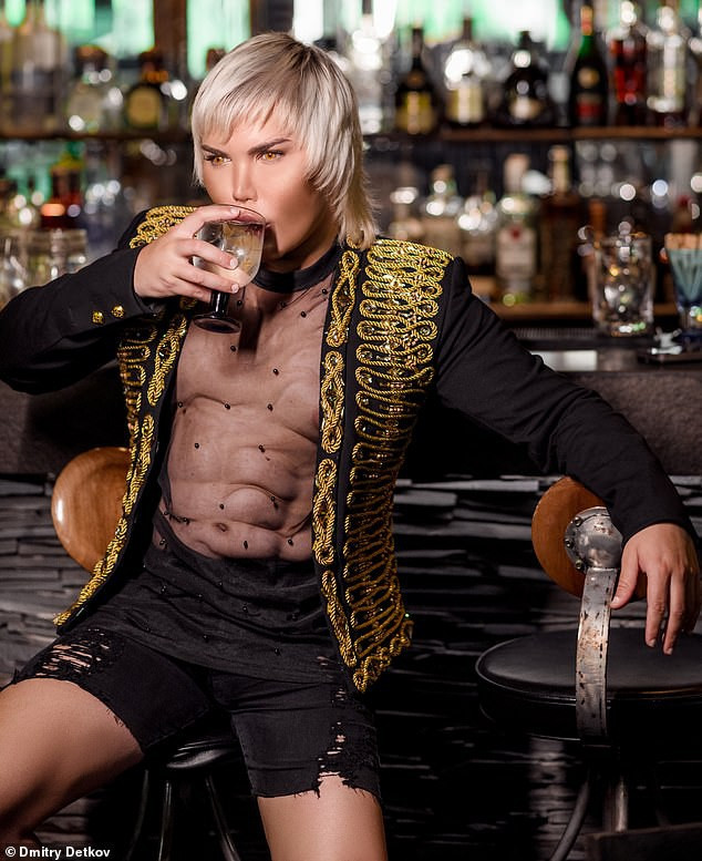 Đáng sợ gương mặt chàng trai sau... 72 lần thẩm mỹ ảnh 9 Thẩm mỹ 72 lần, anh chàng