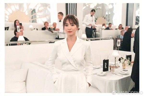 Song Hye Kyo nổi bật khi xuất hiện tại sự kiện quốc tế.