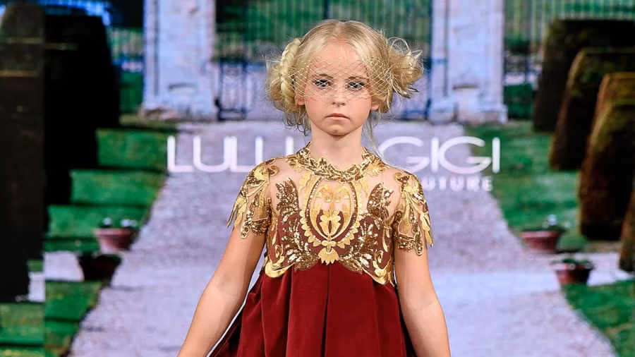 Daisy có thể làm được những điều mà các bác sĩ từng nói rằng em không thể. Daisy có thể làm được những điều mà các bác sĩ từng nói rằng em không thể.