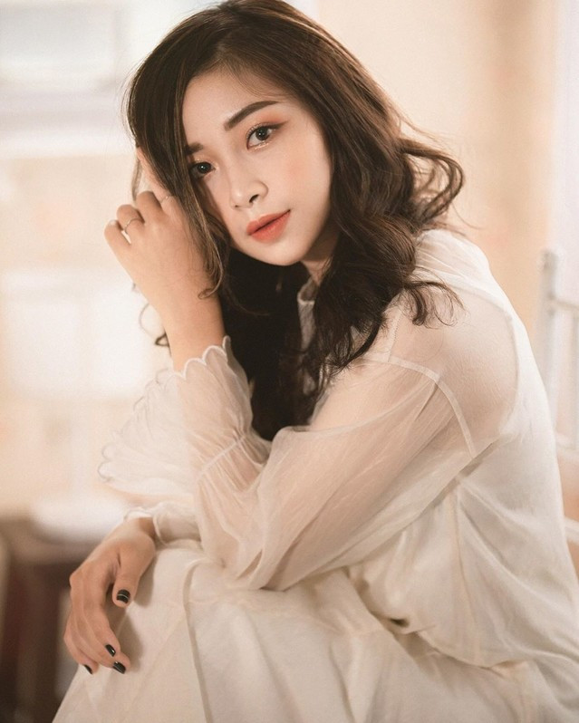  Xét về ngoài hình, Văn Đức và Nhật Linh trông rất xứng đôi vừa lứa.