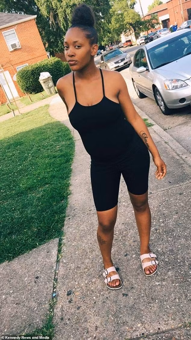 Carrington và chồng đã có với nhau 2 cậu con trai.