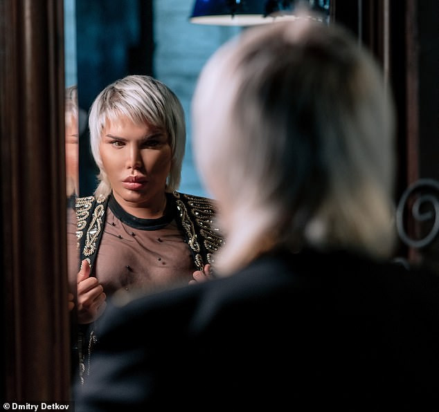 Đáng sợ gương mặt chàng trai sau... 72 lần thẩm mỹ ảnh 12 Thẩm mỹ 72 lần, anh chàng