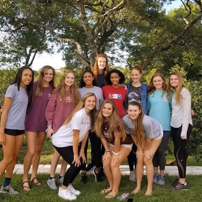 Cô gái mới 16 tuổi đã sở hữu chiều cao khủng, đôi chân dài kỷ lục 1,34m khiến ai cũng phải trầm trồ chân dài tới nách là có thật - Ảnh 4.