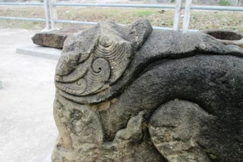 Kỳ bí đôi rồng đá mất đầu ở Thành Nhà Hồ - ảnh 2