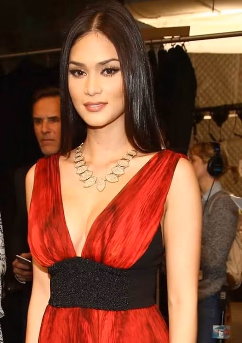 tan hoa hau hoan vu 2015 nong bong tren san catwalk hinh anh 4