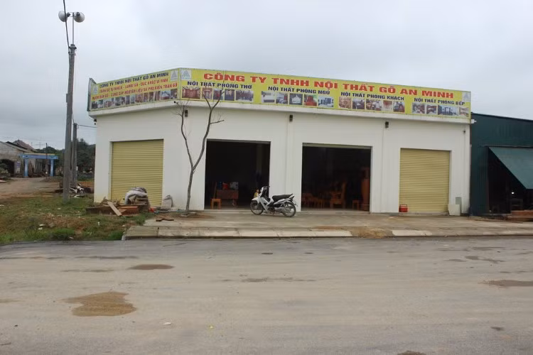 Xưởng mộc của anh Toàn tại làng mộc Tràng Đình (xã Khánh Vĩnh Yên, huyện Can Lộc).