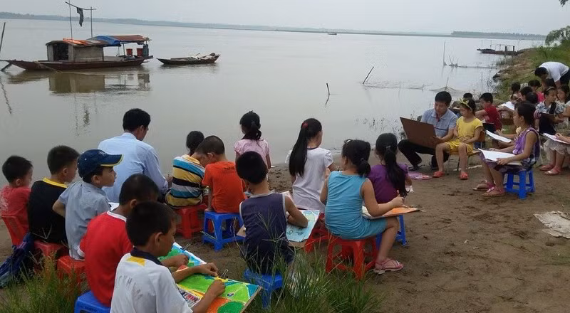 Các thế hệ thường tập trung ở ven sông để cùng nhau vẽ.
