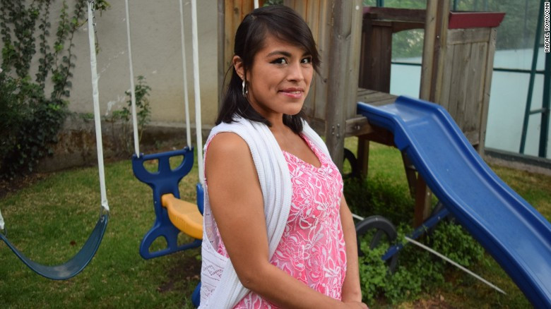 Cô gái bị bỏ đói, xích cổ, dí sắt nóng vào người, hành hạ man rợ như thời trung cổ ảnh 2