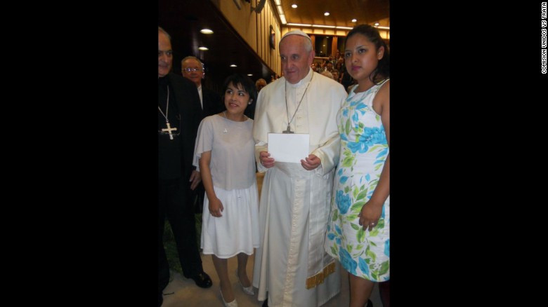 Cô gái bị bỏ đói, xích cổ, dí sắt nóng vào người, hành hạ man rợ như thời trung cổ ảnh 4