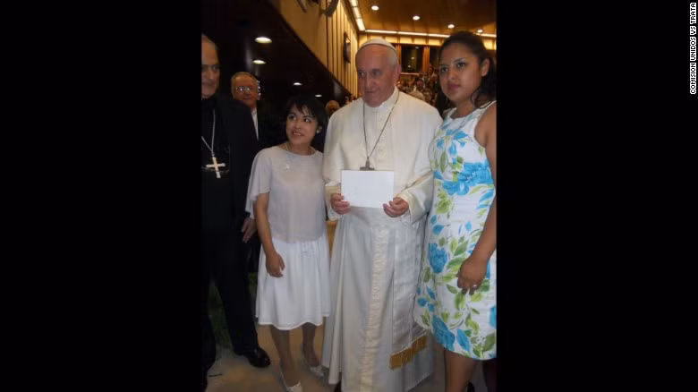 Cô gái bị bỏ đói, xích cổ, dí sắt nóng vào người, hành hạ man rợ như thời trung cổ ảnh 4