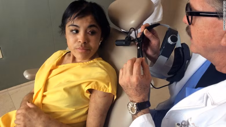 Cô gái bị bỏ đói, xích cổ, dí sắt nóng vào người, hành hạ man rợ như thời trung cổ ảnh 3