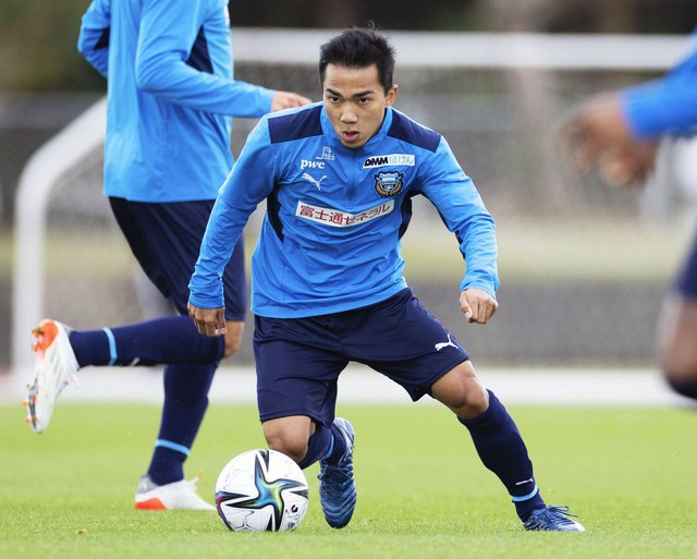 Chanathip Songkrasin không thành công trong màu áo Kawasaki Frontale tại giải J-League 1. Chanathip Songkrasin không thành công trong màu áo Kawasaki Frontale tại giải J-League 1.