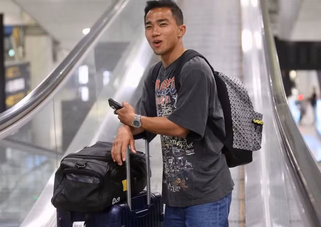 Chanathip về nước hội quân cùng tuyển Thái Lan hôm 12/6.