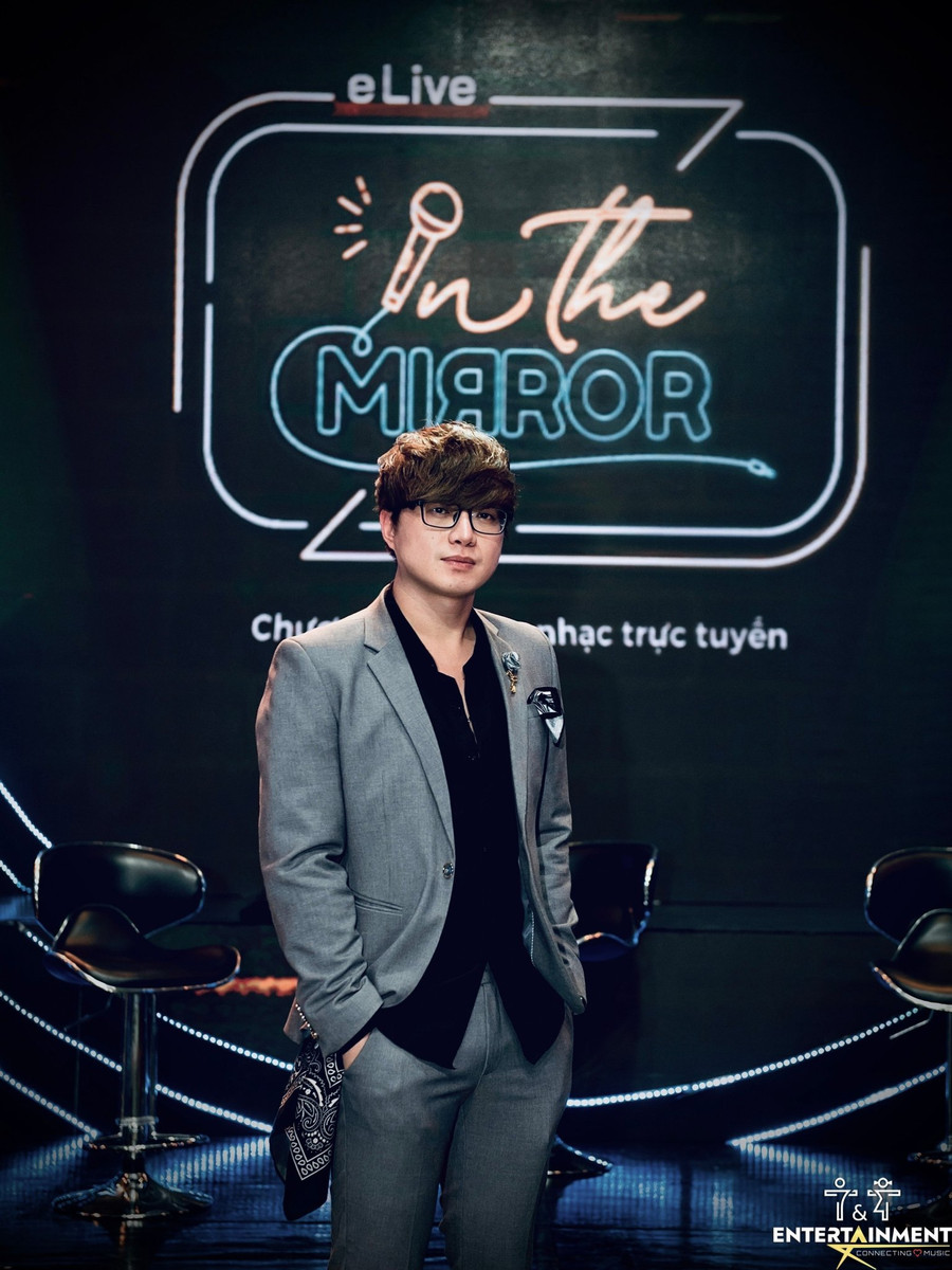 Phút đời thường của Thiếu tá, nhạc sĩ Tạ Duy Tuấn. Ảnh: NVCC. Phút đời thường của Thiếu tá, nhạc sĩ Tạ Duy Tuấn. Ảnh: NVCC.