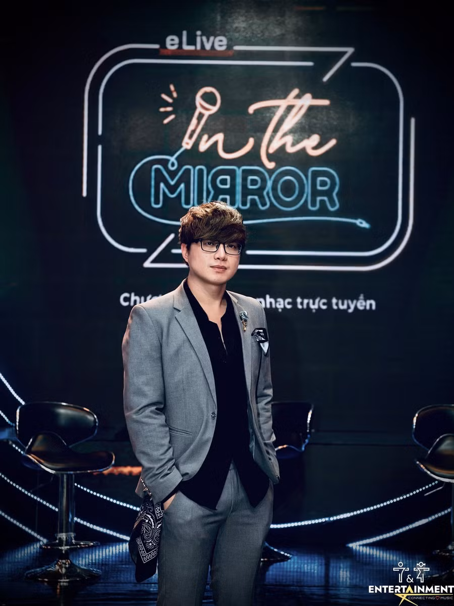 Phút đời thường của Thiếu tá, nhạc sĩ Tạ Duy Tuấn. Ảnh: NVCC.