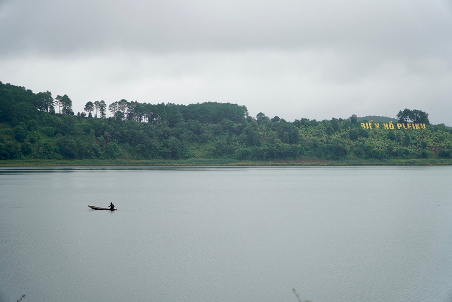 Những ngư dân hiếm hoi còn ở lại với Biển Hồ.