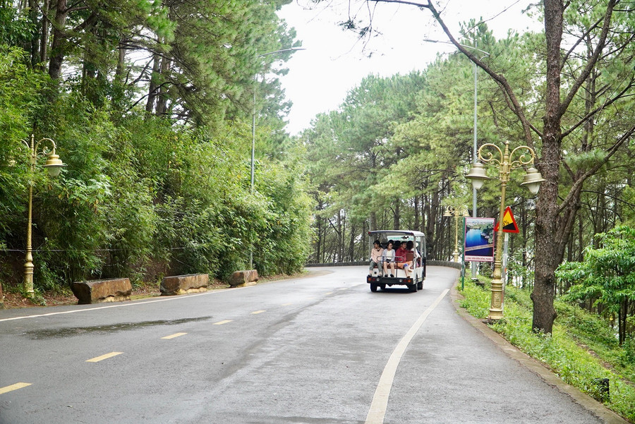 Du lịch phát triển khiến đời sống người dân nơi đây có nhiều khởi sắc.