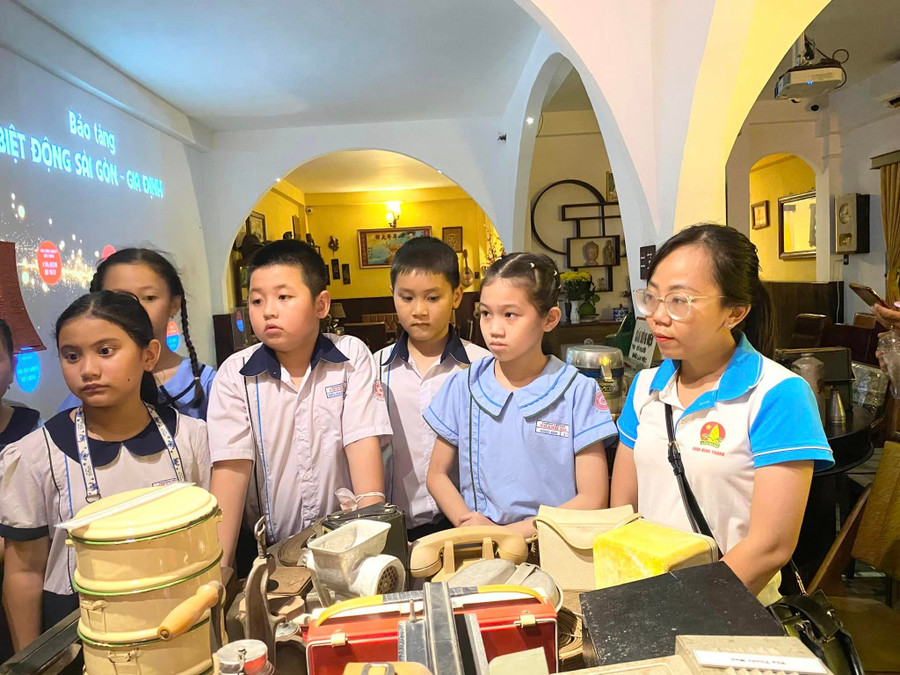 Học sinh tiểu học tại TP Hồ Chí Minh đến Bảo tàng Biệt động Sài Gòn – Gia Định. Ảnh: NVCC Học sinh tiểu học tại TP Hồ Chí Minh đến Bảo tàng Biệt động Sài Gòn – Gia Định. Ảnh: NVCC