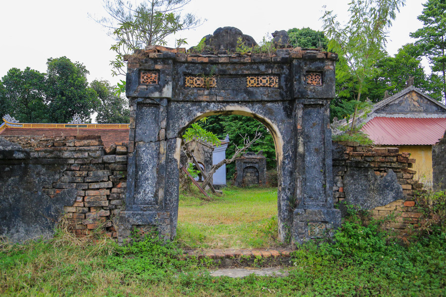 Theo thời gian, hiện nay một số công trình của điện Voi Ré đã có dấu hiệu xuống cấp và cần được trùng tu lại trong thời gian tới.