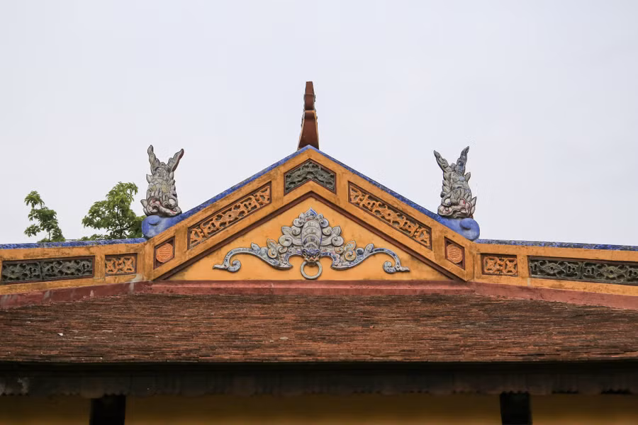 Các họa tiết tại miếu Long Châu với nhiều đường nét và hình dạng con vật được thiết kế độc đáo. Các họa tiết tại miếu Long Châu với nhiều đường nét và hình dạng con vật được thiết kế độc đáo.