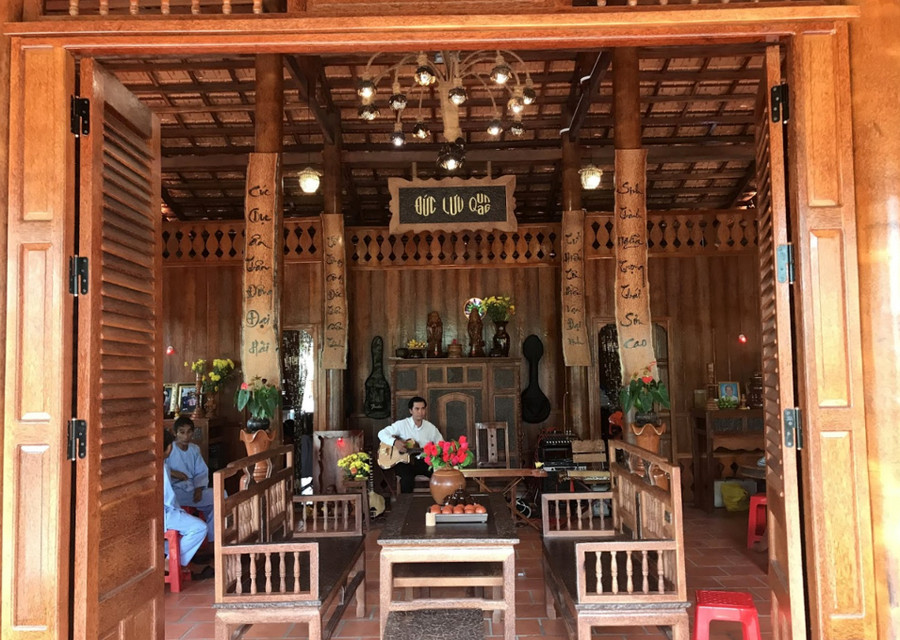 Nội, ngoại thất được làm hoàn toàn bằng dừa. Nội, ngoại thất được làm hoàn toàn bằng dừa.