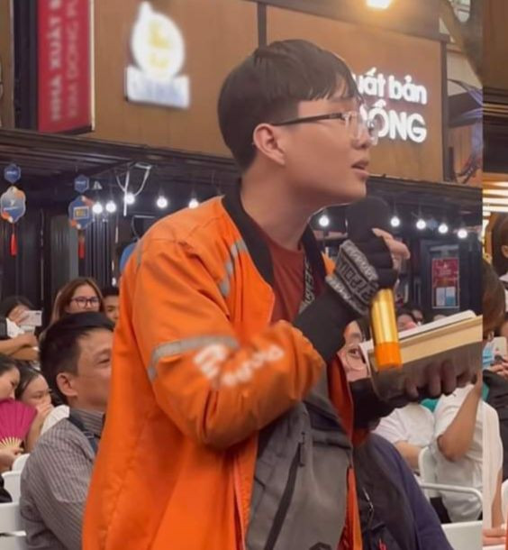 Huỳnh Hữu Phước trong buổi giao lưu với nhà văn Marc Levy ở đường sách vào năm 2022. Ảnh: Internet