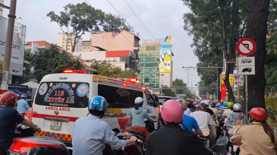 Nhu cầu xe cứu thương ngoại viện của người dân rất lớn nhưng số lượng xe của các bệnh viện không đáp ứng đủ.