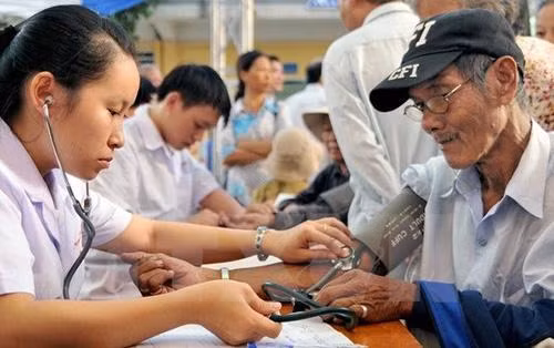 Đặc điểm già hóa dân số ở Việt Nam là diễn ra nhanh hơn nhiều so với nhịp độ tăng dân số. Ảnh minh họa